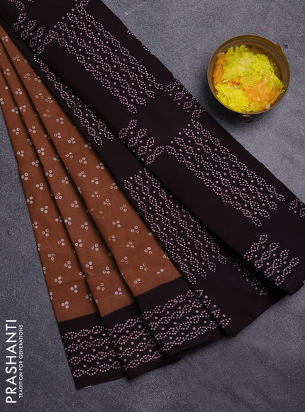 Sungudi cotton saree sandal and coffee brown with allover batik prints and printed border