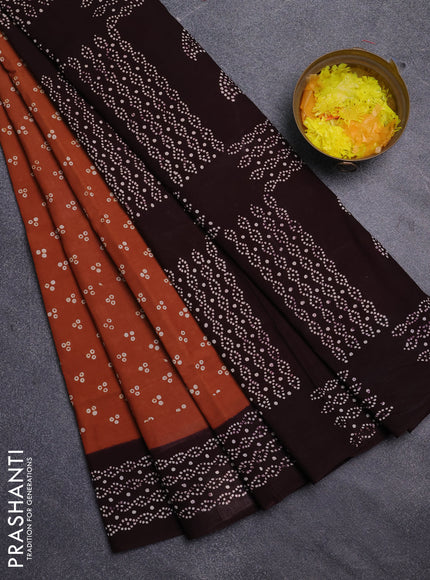 Sungudi cotton saree rust shade and coffee brown with allover batik prints and printed border