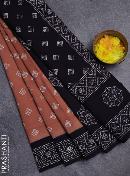 Sungudi cotton saree rust shade and navy blue with allover batik prints and printed border