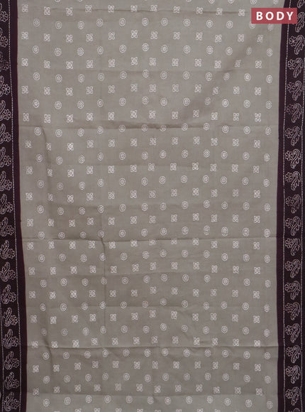 Sungudi cotton saree pastel grey and wine shade with allover batik prints and printed border