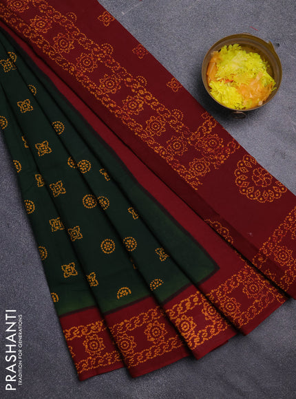 Sungudi cotton saree bottle green and maroon with allover batik prints and zari woven border