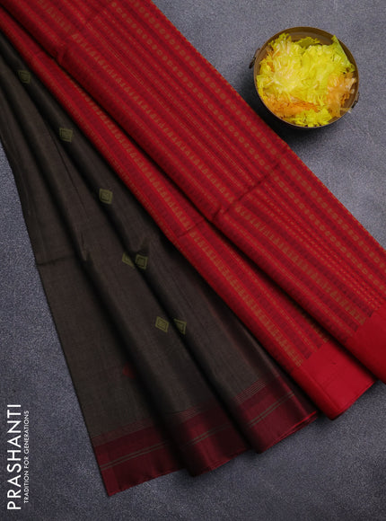 Kora silk cotton saree chikku shade and red with thread woven buttas and simple border