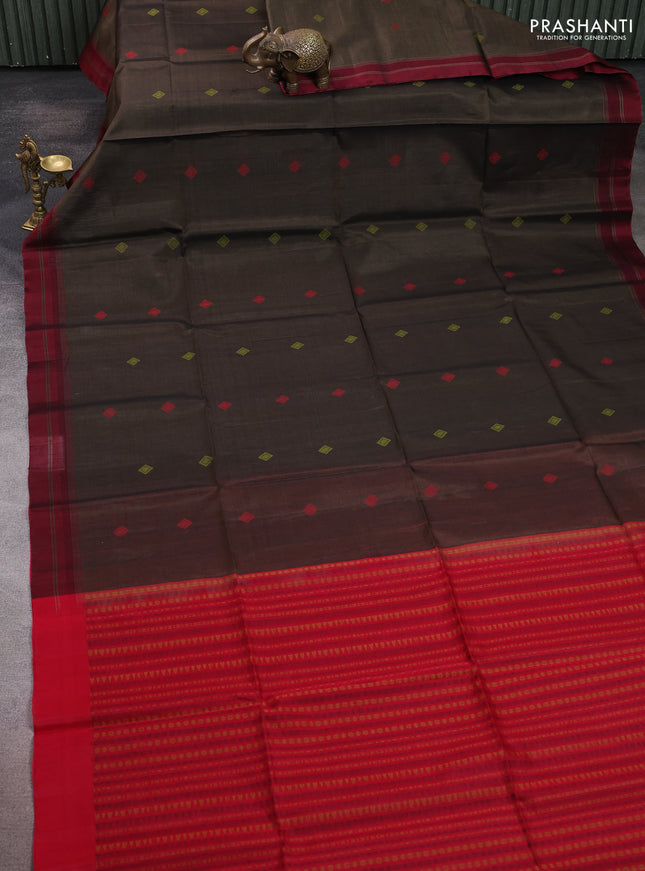 Kora silk cotton saree chikku shade and red with thread woven buttas and simple border