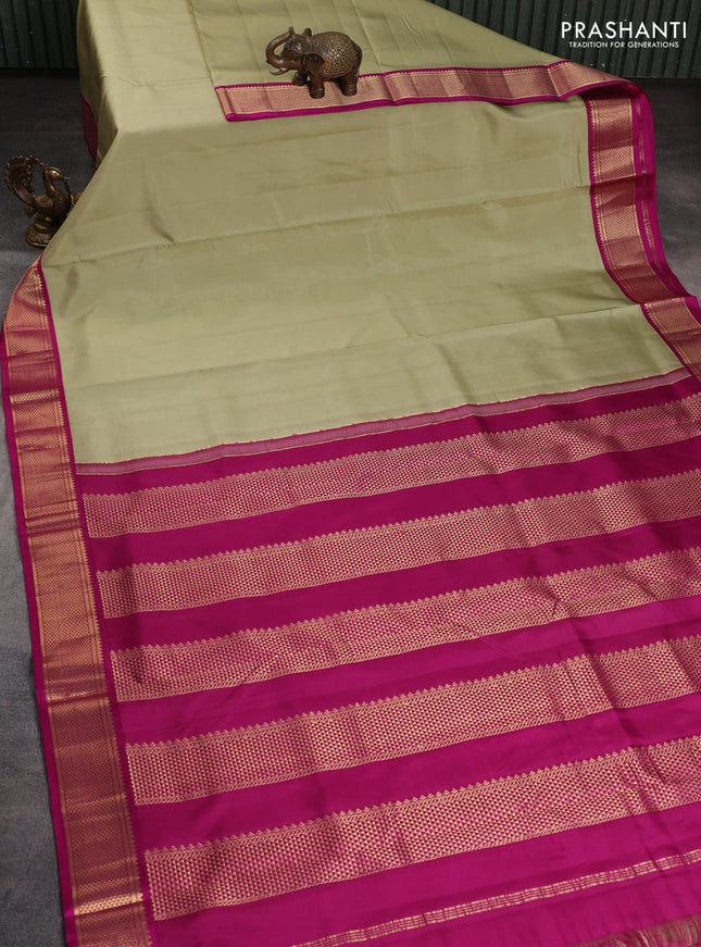 10 Yards pure kanchipuram silk saree elaichi green and magenta pink with plain body and zari woven korvai border