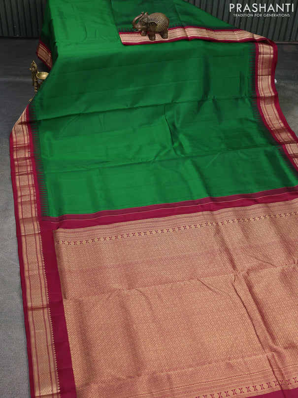 10 Yards pure kanchipuram silk saree green and maroon with plain body and temple design zari woven korvai border