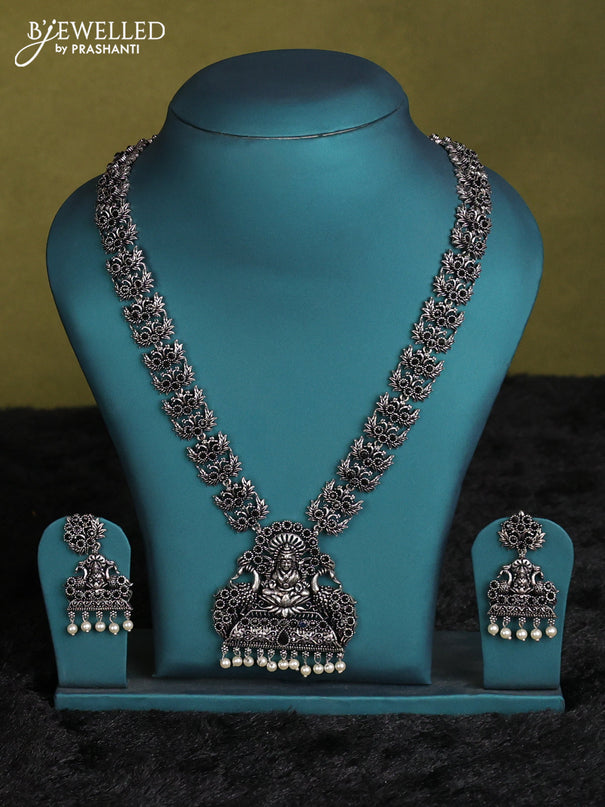 Black narayanpet cotton saree with matching neck piece