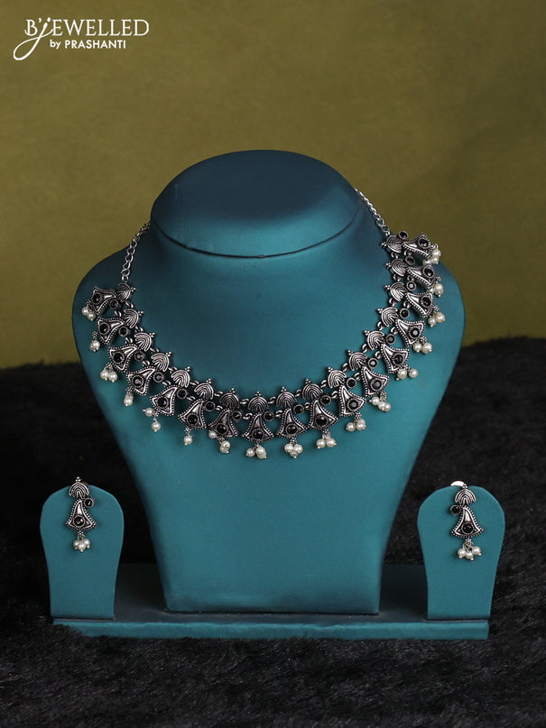 Grey narayanpet cotton saree with matching neck piece