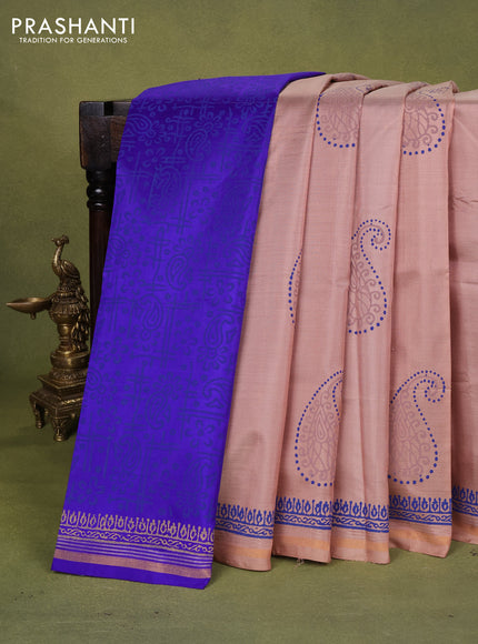 Uppada block printed partly silk saree beige and blue with paisley butta prints and zari woven border