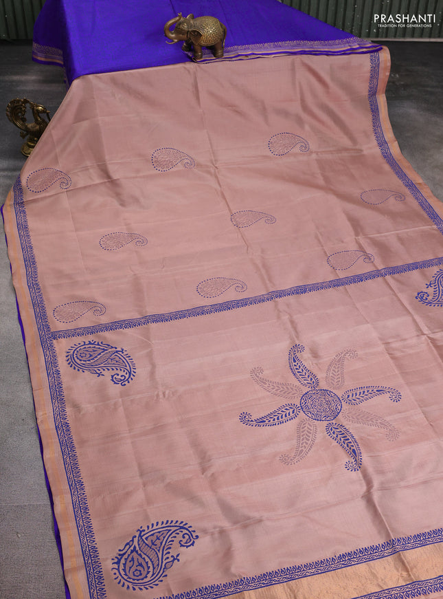 Uppada block printed partly silk saree beige and blue with paisley butta prints and zari woven border