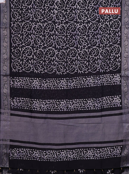 Maheshwari silk cotton saree navy blue with allover batik prints and zari woven border