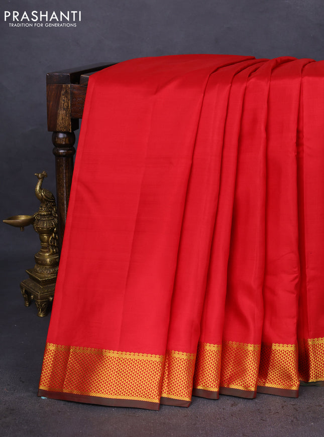 10 Yards silk saree red and green with plain body and zari woven border