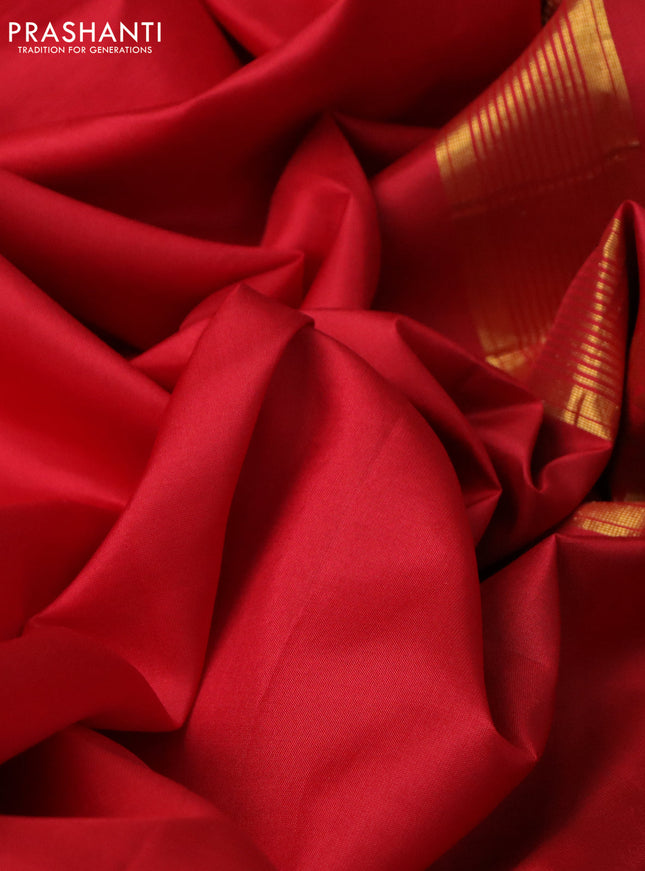 10 Yards silk saree red and green with plain body and zari woven border