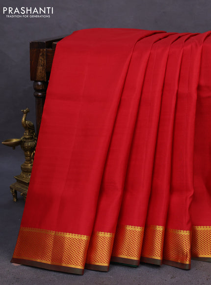 10 Yards silk saree maroon and green with plain body and zari woven border