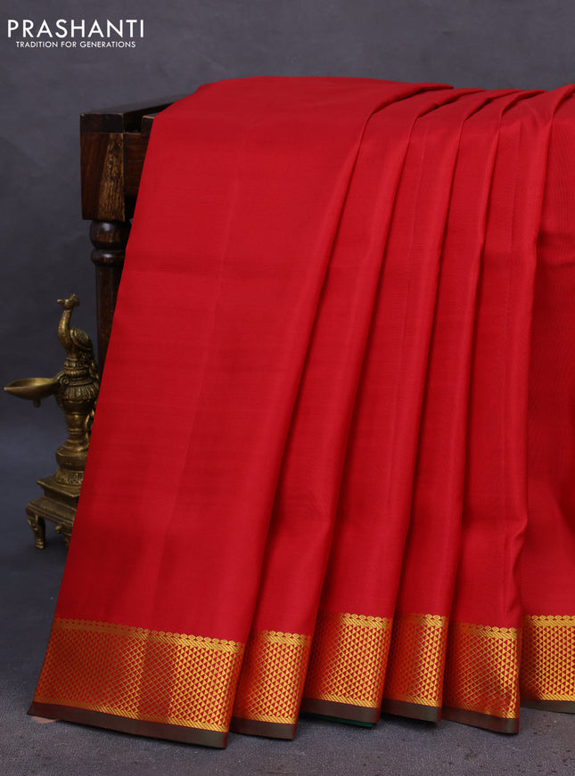 10 Yards silk saree maroon and green with plain body and zari woven border