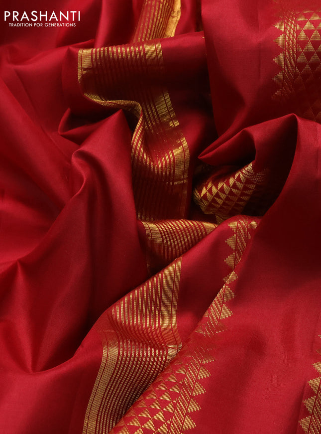 10 Yards silk saree maroon and green with plain body and zari woven border