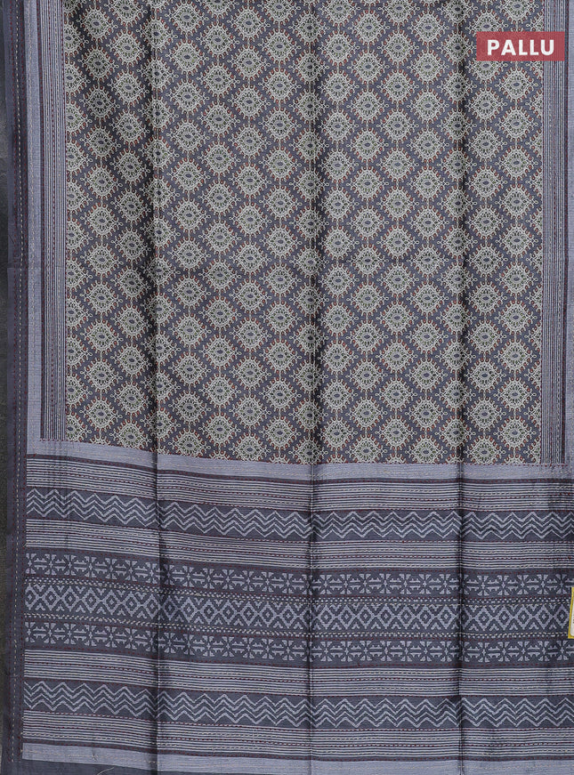Semi tussar saree grey with allover prints and kantha stitch work border