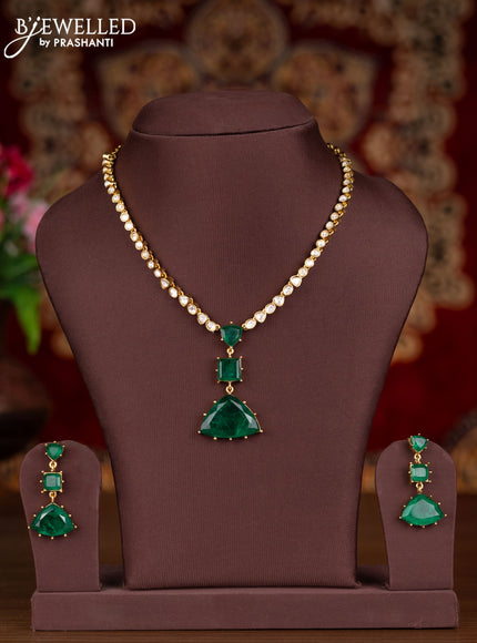 Antique necklace with emerald and kundan stones