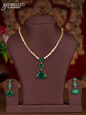 Antique necklace with emerald and kundan stones