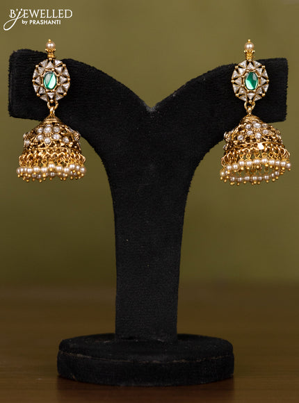 Antique necklace with floral design in kundan stones and pearl throughout the neckline