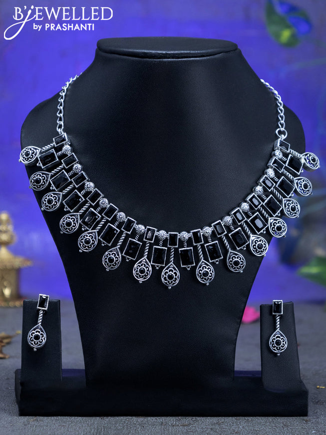 Oxidised necklace with black stones