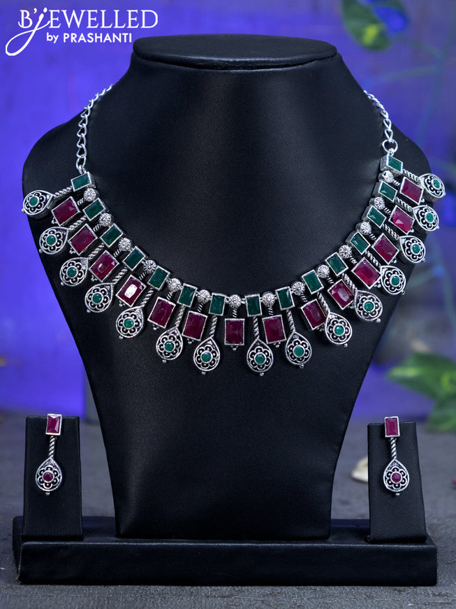 Oxidised necklace with kemp stones