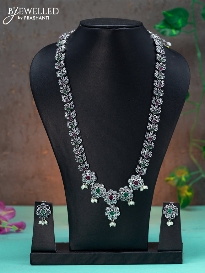 Oxidised haaram floral design with kemp stones and pearl hangings