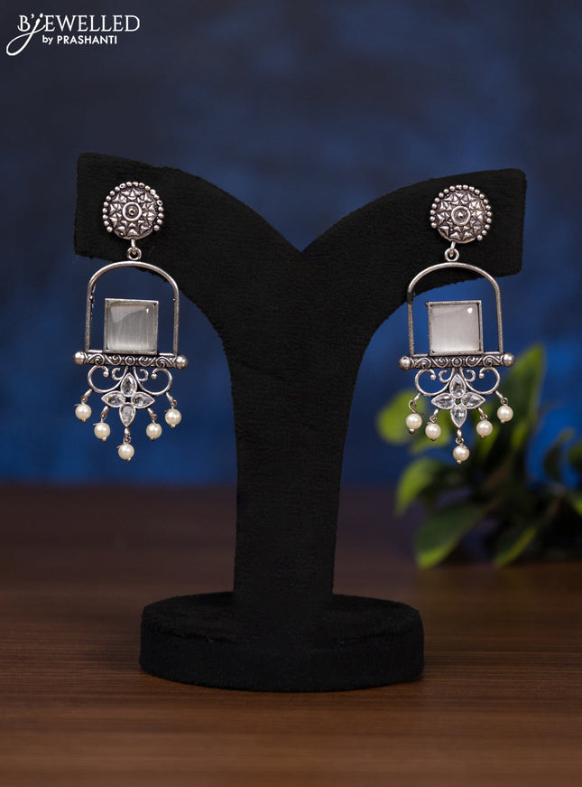 Oxidised earring with grey & kundan stones and pearl hangings