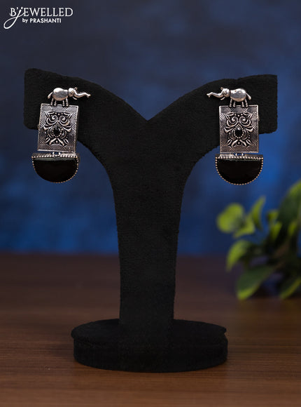 Oxidised earring elephant with black stones