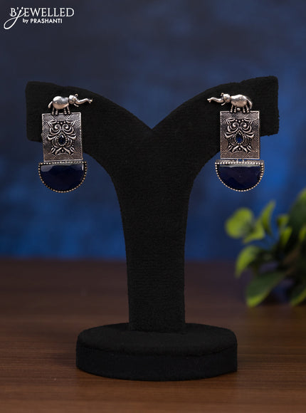 Oxidised earring elephant with sapphire stones