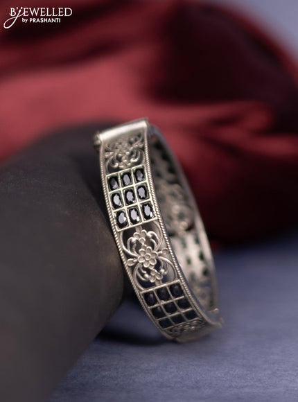 Oxidised screw type bangle with black stones