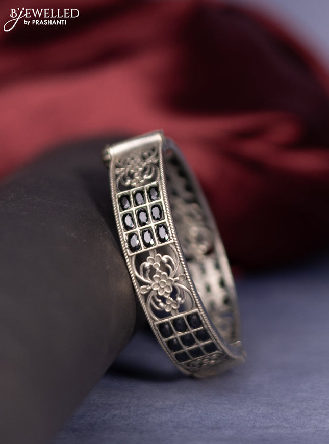 Oxidised screw type bangle with black stones