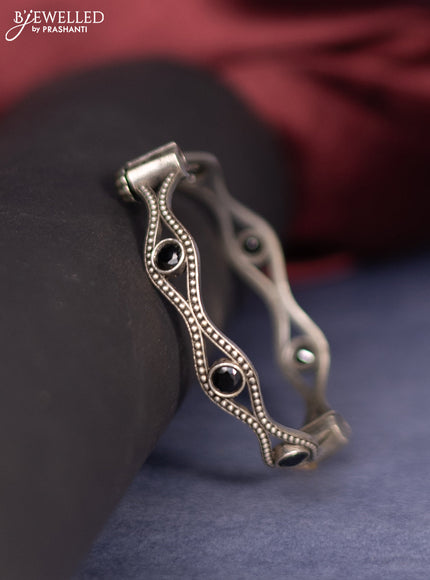 Oxidised screw type bangle with black stones