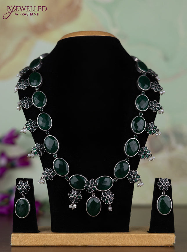Oxidised necklace with emerald stones and pearl hangings