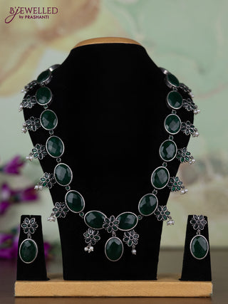 Oxidised necklace with emerald stones and pearl hangings