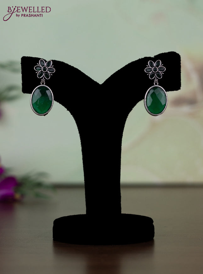 Oxidised necklace with emerald stones and pearl hangings