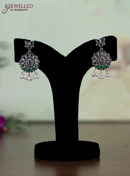 Oxidised necklace with emerald stones and pearl hangings