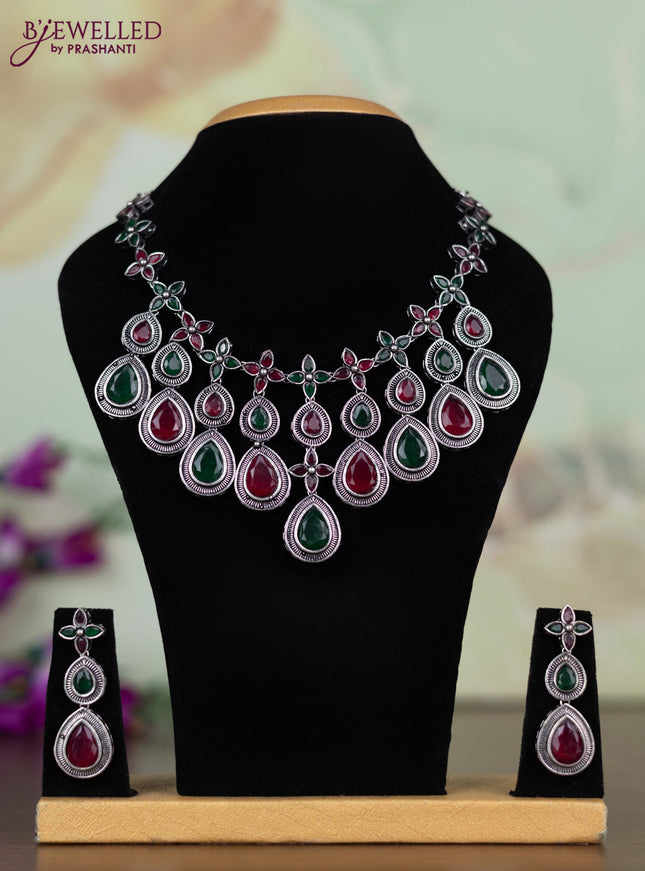 Oxidised necklace with kemp stones