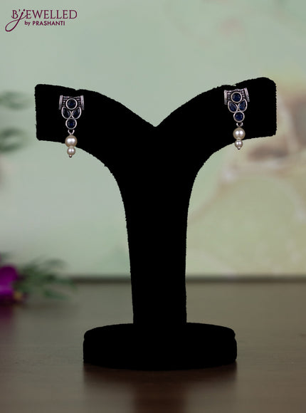 Oxidised necklace with sapphire stones