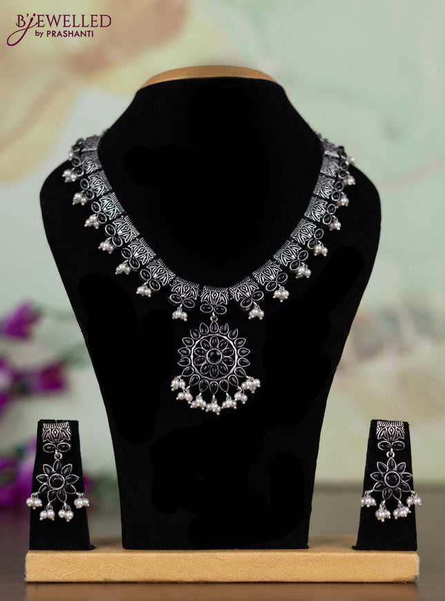 Oxidised necklace with black stones and pearl hangings