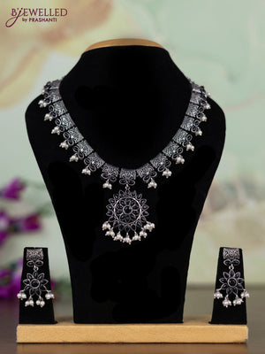 Oxidised necklace with black stones and pearl hangings