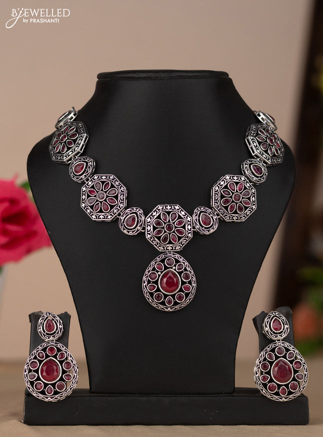Oxidised necklace with floral design in red stones