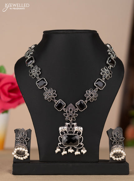 Oxidised necklace with floral design in black stones
