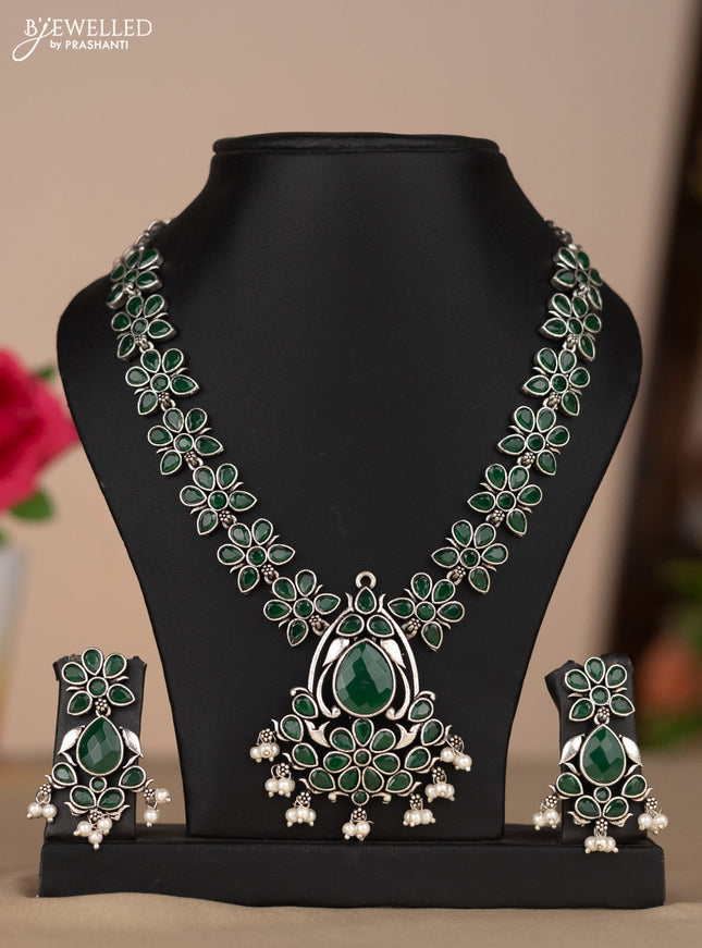 Oxidised necklace with floral design in green stones