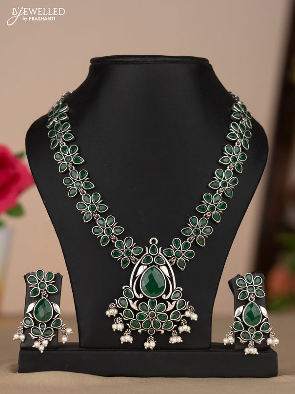 Oxidised necklace with floral design in green stones