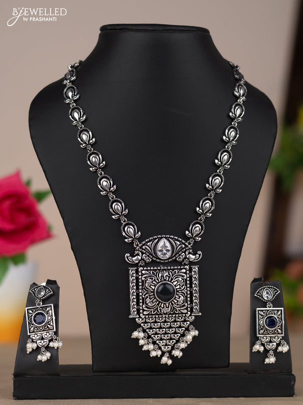 Oxidised necklace with floral design in navy blue stones
