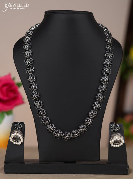 Oxidised necklace with floral design in black stones