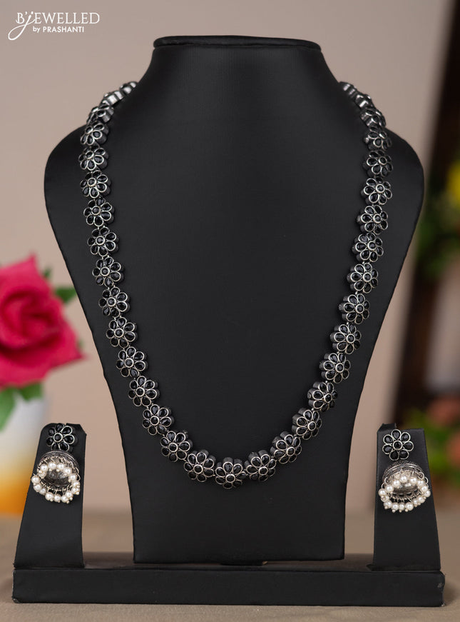 Oxidised necklace with floral design in black stones