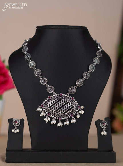 Oxidised necklace with floral design in red stones