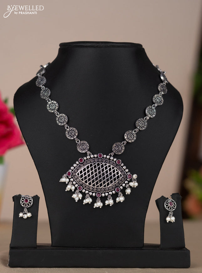 Oxidised necklace with floral design in red stones