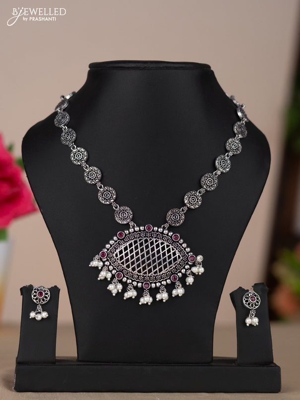 Oxidised necklace with floral design in red stones